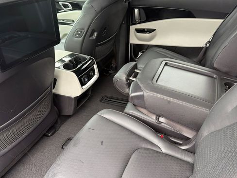 Used 2024 Kia Carnival SX Prestige image 8