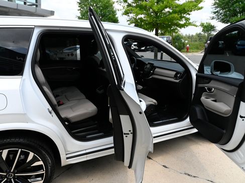 Used 2025 Volvo XC90 T8 Ultra w/ Protection Package Premier AWD/4WD image 54
