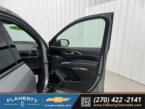 Used 2026 Chevrolet Traverse High Country w/ LPO, Floor Liner Package AWD/4WD image 14