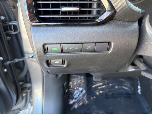 Used 2024 Nissan Sentra SV FWD image 19