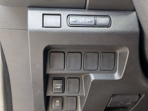 Used 2024 Nissan Frontier SV RWD image 14