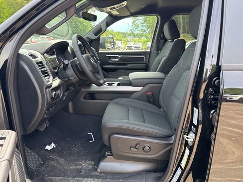 New 2026 RAM 1500 4x4 Crew Cab image 15