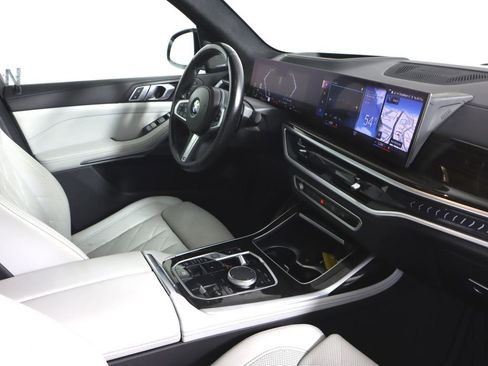 Used 2023 BMW X7 xDrive40i w/ M Sport Package AWD/4WD image 30