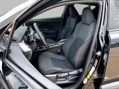 Used 2021 Toyota C-HR LE FWD image 8
