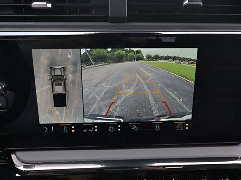 Used 2023 GMC Sierra 1500 AT4 w/ Technology Package AWD/4WD image 33