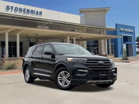 Used 2022 Ford Explorer XLT w/ Equipment Group 202A image 2