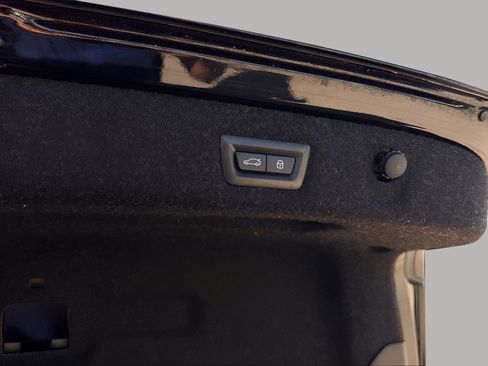 Used 2023 BMW 530e 530e iPerformance w/ Premium Package image 23