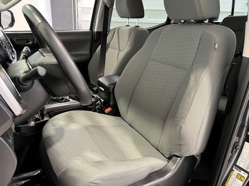 Used 2020 Toyota Tacoma SR5 image 21