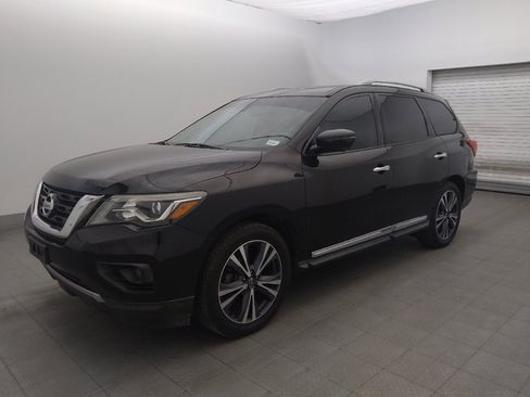 Used 2020 Nissan Pathfinder Platinum FWD image 2