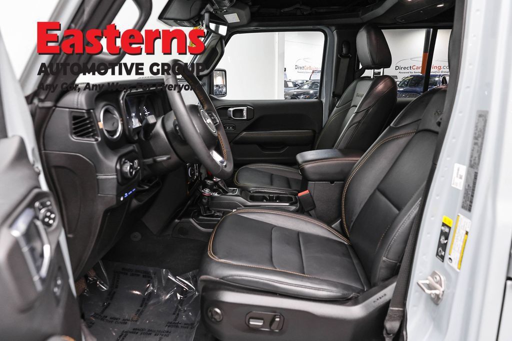 Used 2024 Jeep Wrangler Unlimited Sahara w/ Technology Group AWD/4WD image 14