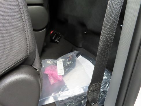 Used 2025 GMC Sierra 2500 SLE image 10