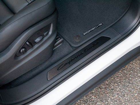 New 2025 Porsche Cayenne Turbo AWD/4WD image 30