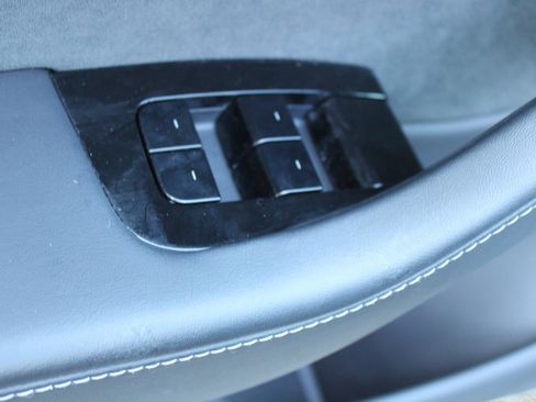 Used 2018 Tesla Model 3 Mid Range image 42