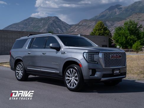 Used 2021 GMC Yukon XL Denali w/ Denali Premium Package image 1