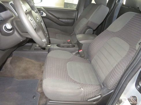 Used 2013 Nissan Frontier SV w/ SV Value Truck Pkg RWD image 21