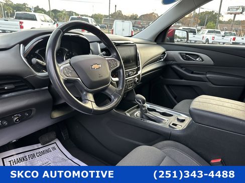 Used 2021 Chevrolet Traverse LT image 20