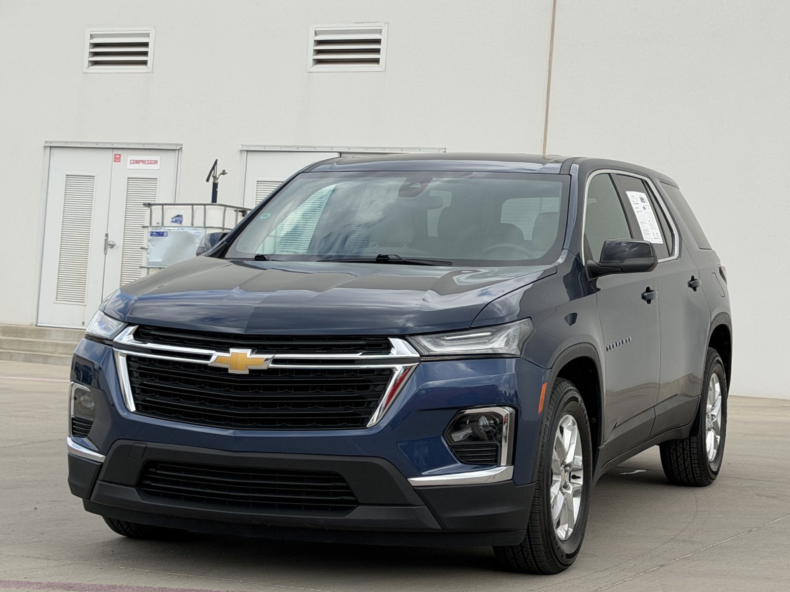 Used 2022 Chevrolet Traverse LS FWD image 8