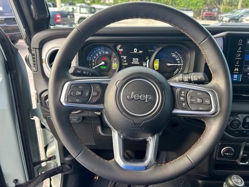Used 2024 Jeep Wrangler Unlimited Sahara AWD/4WD image 15