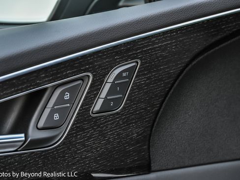 Used 2024 Audi Q8 Premium Plus image 23