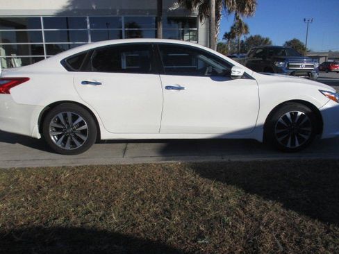 Used 2016 Nissan Altima 2.5 SL w/ 2.5 Technology Package image 2