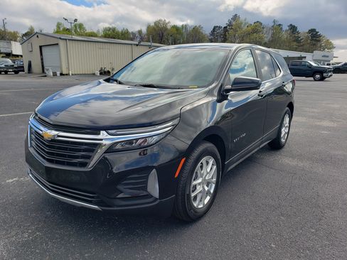 Used 2022 Chevrolet Equinox LT w/ Driver Convenience Package FWD image 2