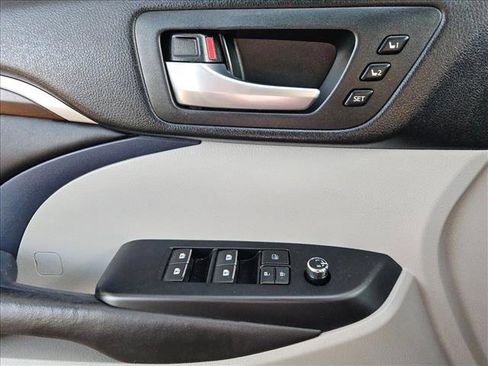 Used 2016 Toyota Highlander Limited Platinum image 6