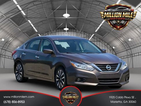 Used 2017 Nissan Altima 2.5 SV FWD image 1