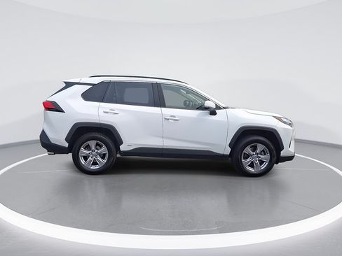 Used 2022 Toyota RAV4 XLE w/ Convenience Package AWD/4WD image 10