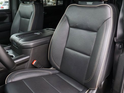 Used 2023 GMC Yukon XL SLT image 15