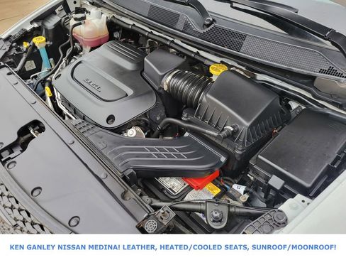 Used 2025 Chrysler Pacifica Limited image 24