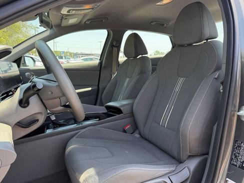 Used 2024 Hyundai Elantra SEL FWD image 10