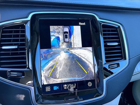 Certified 2024 Volvo XC90 B6 Ultimate w/ Protection Package Premier image 27