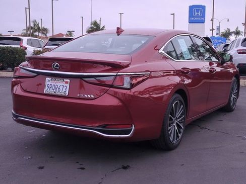 Used 2025 Lexus ES 300h w/ Premium Package image 6
