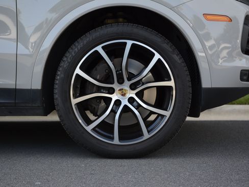 Certified 2021 Porsche Cayenne Coupe AWD/4WD image 40