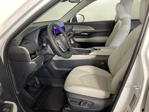 New 2026 Toyota Grand Highlander AWD image 17