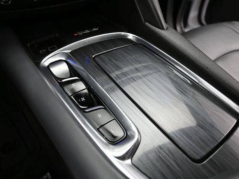 Used 2023 Buick Enclave Essence w/ Sport Touring Edition image 13