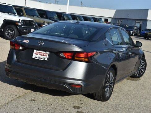 Used 2024 Nissan Altima 2.5 SV FWD image 8