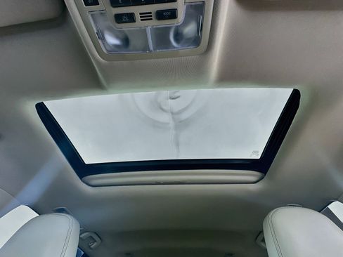 Used 2019 Toyota Highlander XLE FWD image 25