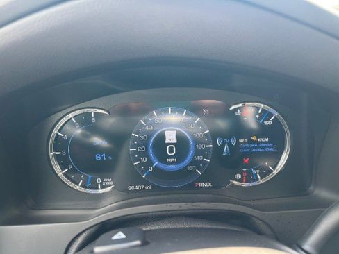 Used 2018 Cadillac Escalade Luxury AWD/4WD image 46
