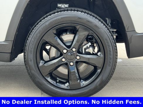 Used 2025 Jeep Grand Cherokee L Limited w/ Black Appearance Package RWD image 9