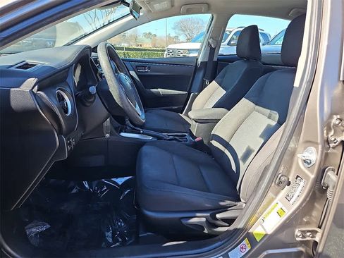 Used 2017 Toyota Corolla LE image 14