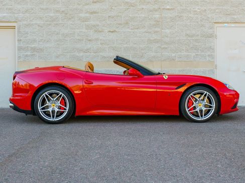 Used 2015 Ferrari California T RWD image 8