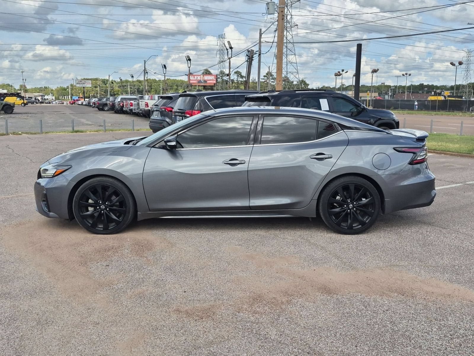 Used 2023 Nissan Maxima SR w/ Sport Mat Group FWD image 2