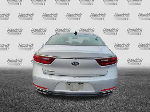 Used 2017 Kia Cadenza Premium w/ Luxury Package FWD image 9