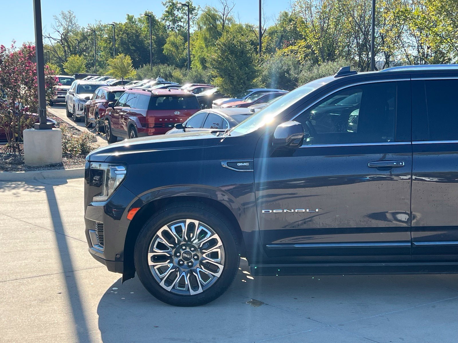 Used 2023 GMC Yukon Denali Ultimate AWD/4WD image 7