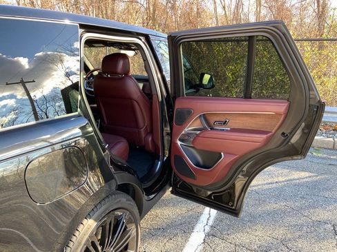 Certified 2024 Land Rover Range Rover SE image 16