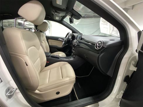Used 2017 Mercedes-Benz B 250e image 28