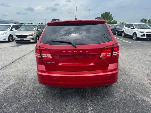 Used 2019 Dodge Journey SE FWD image 2
