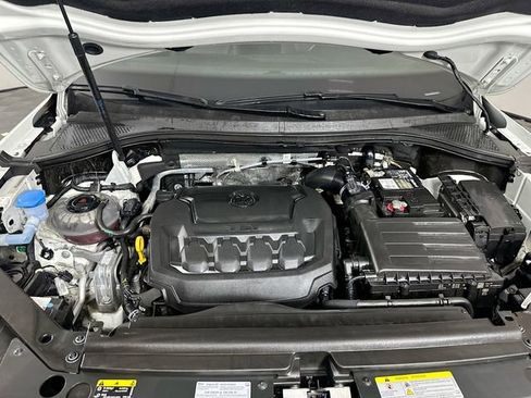 Used 2022 Volkswagen Tiguan SE R-Line image 29