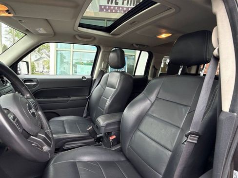 Used 2017 Jeep Patriot High Altitude AWD/4WD image 12